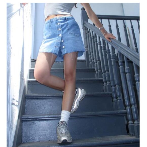 ASOS & URBAN OUTFITTERS Pink Cut Out Crop Top and Button Jean Skort Bundle Sz 10 - Picture 3 of 12